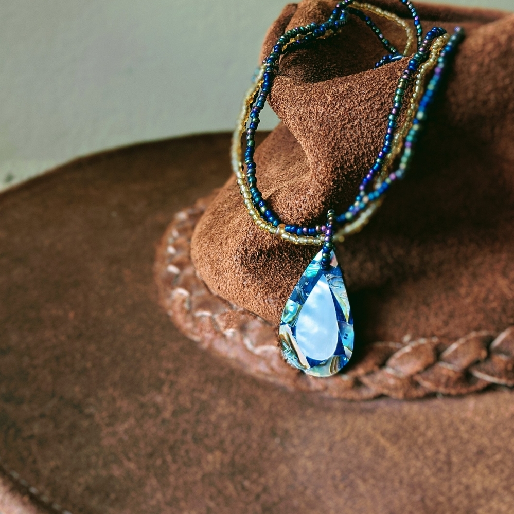 🌞🌞 Multi Strand Beaded Necklace Shell Pendant Gold Green Blue Boho Beachy